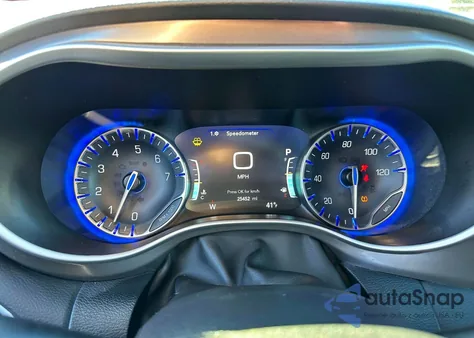 2025 Chrysler Pacifica Select from USA, damaged, VIN 2C4RC1BG1SR599708